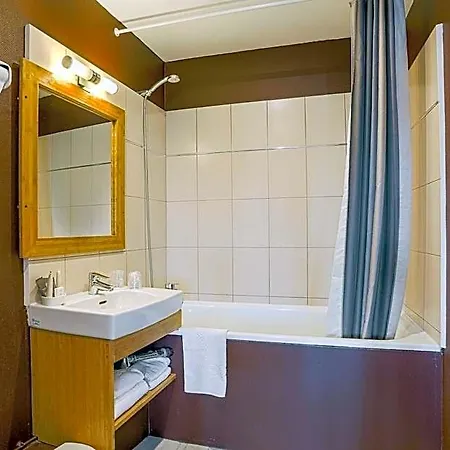Hotel-spa-piscine Le Petit Castel Beuzeville-honfleur فندق بوزفيل