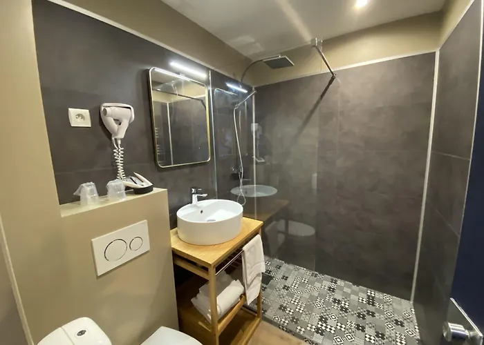 Otel Hotel-spa-piscine Le Petit Castel Beuzeville-honfleur 3*